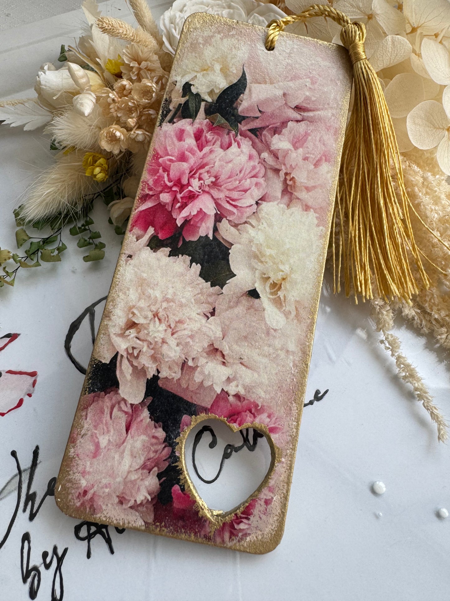 Semn de carte “Înflorești între bujori”