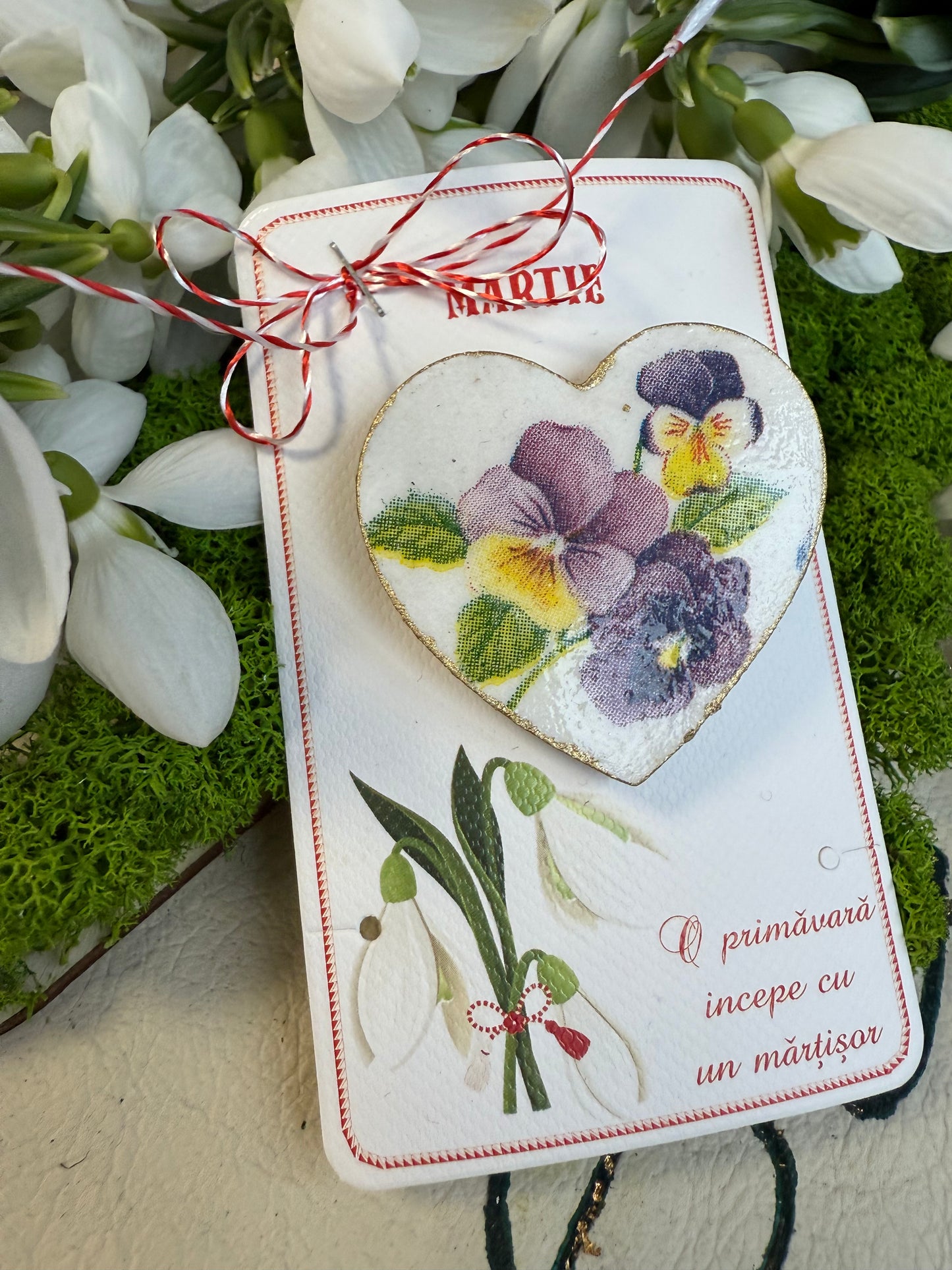Mărțișor Handmade „Flori de Panseluță” - Broșă
