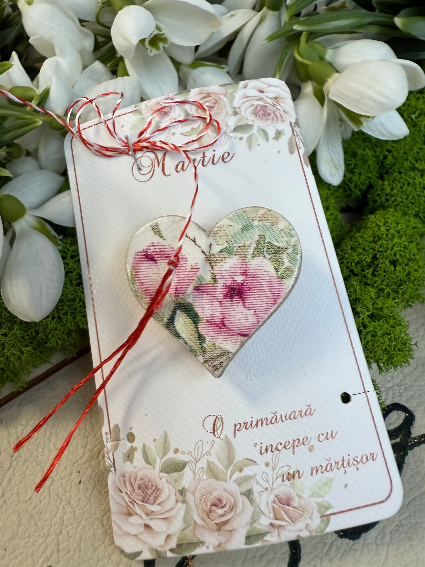 Mărțișor Handmade „Inimă cu Trandafiri” - Broșă