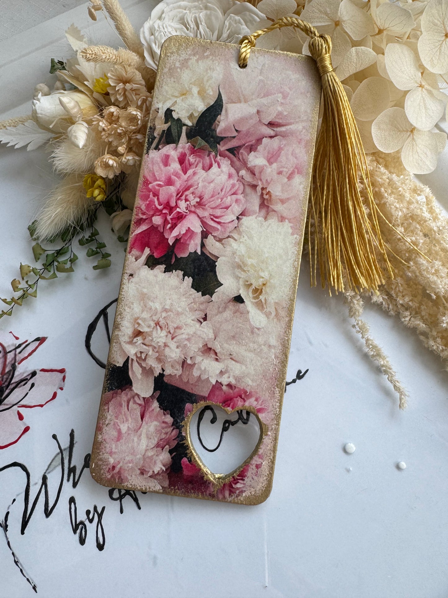 Semn de carte “Înflorești între bujori”