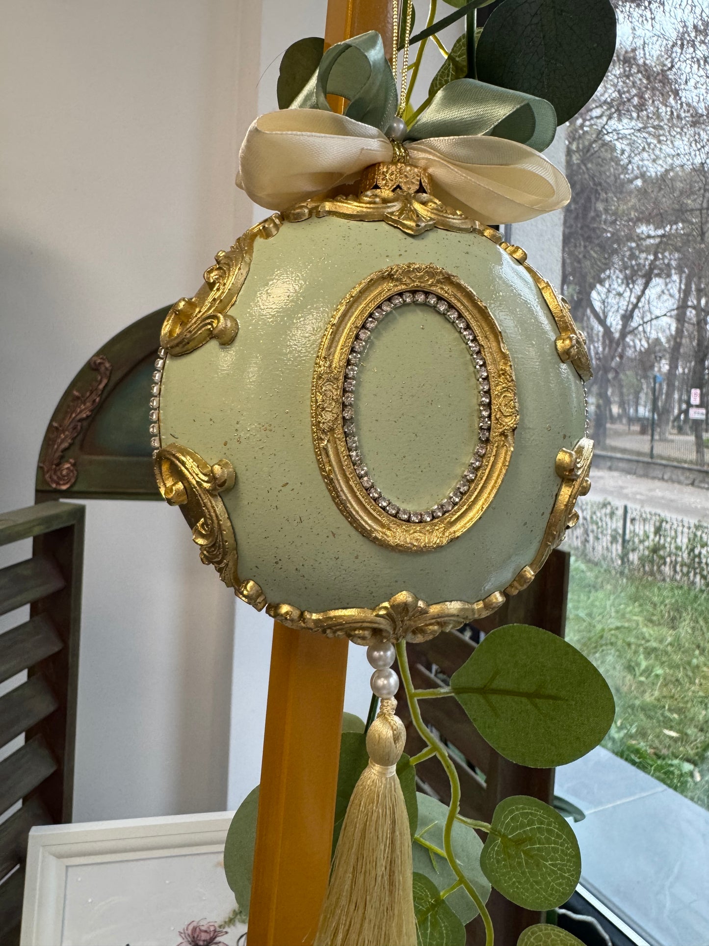 Glob Colecția „Inspirație Verde” – Eleganță Clasică cu Accente Aurii UNICAT