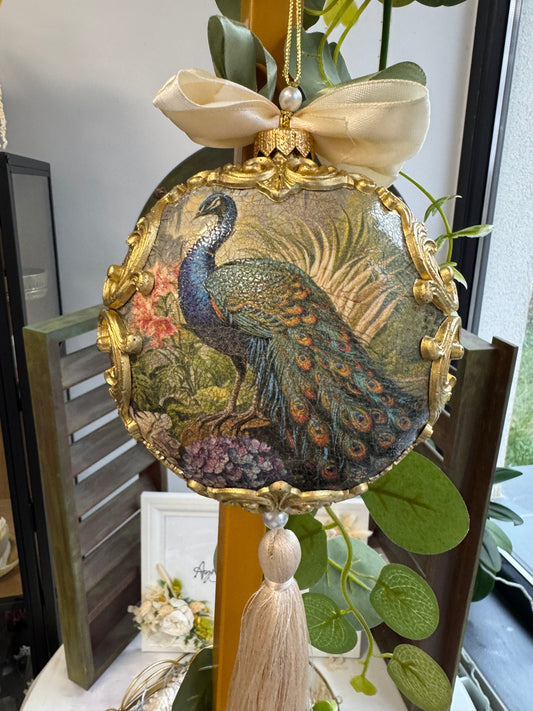 Glob “Păunul - simbolul Botoșaniului” - o piesă de colecție, UNICAT