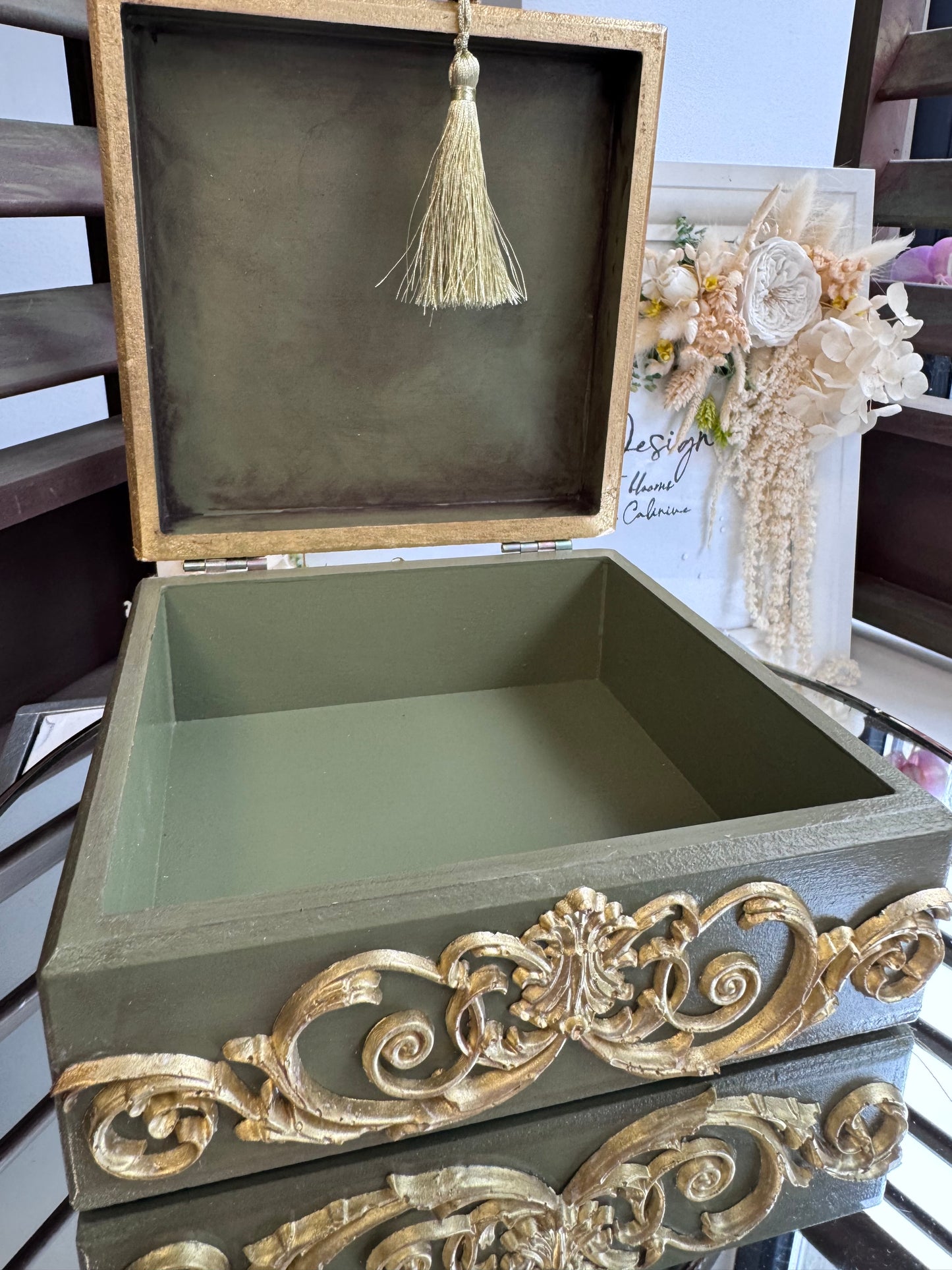 Cutie de bijuterii „Vintage Roses | Olive Elegance” – UNICAT