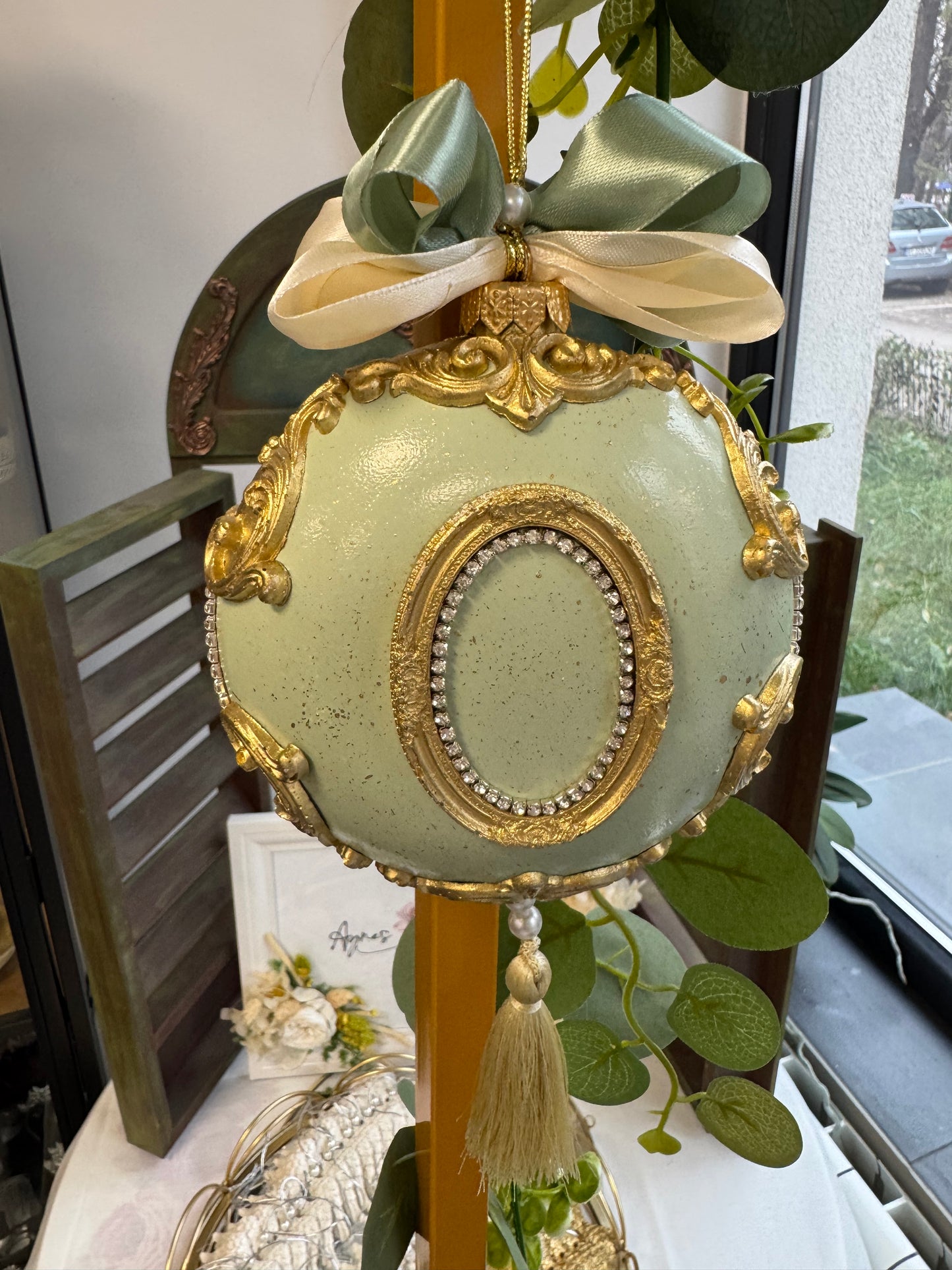 Glob Colecția „Inspirație Verde” – Eleganță Clasică cu Accente Aurii UNICAT