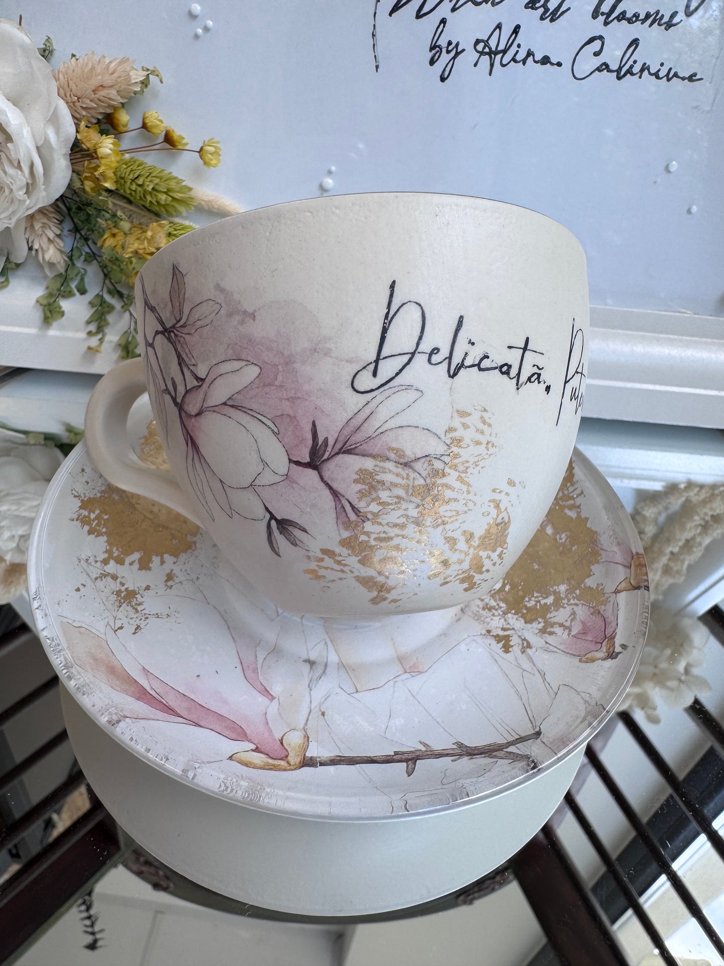 Cană de cafea “DELICATĂ. PUTERNICĂ. EU.” - Colecție nouă UNICAT