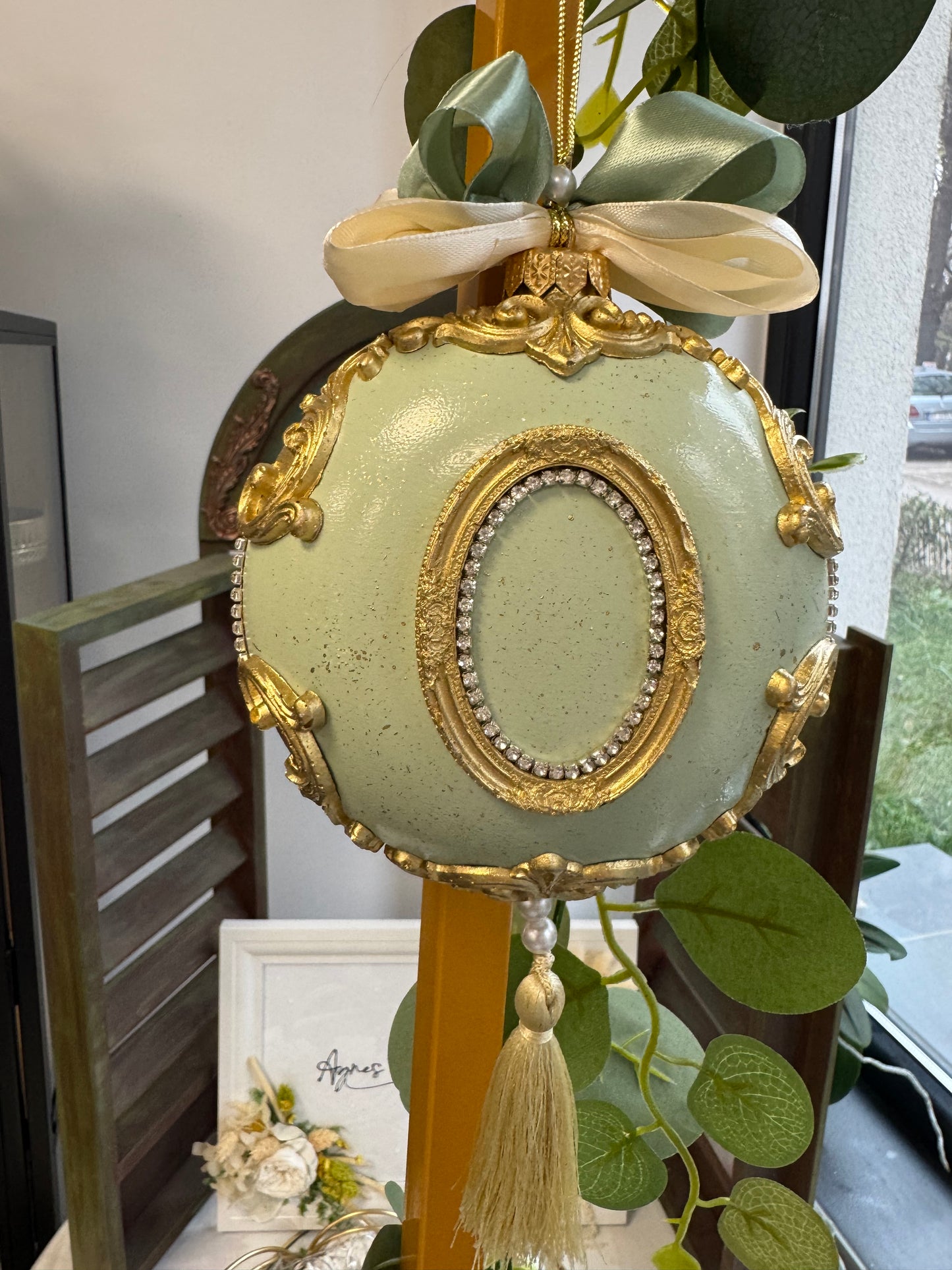Glob Colecția „Inspirație Verde” – Eleganță Clasică cu Accente Aurii UNICAT