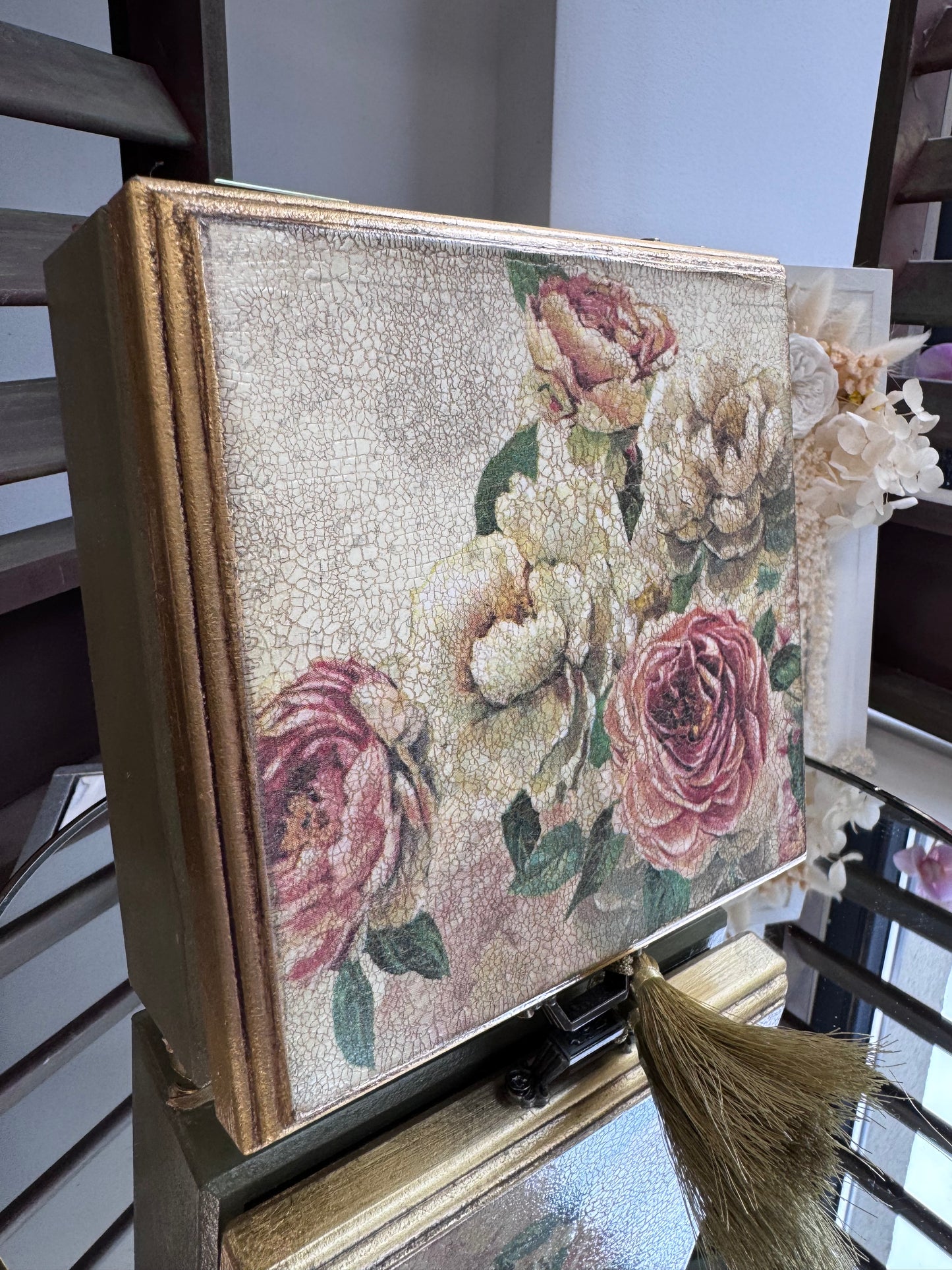 Cutie de bijuterii „Vintage Roses | Olive Elegance” – UNICAT