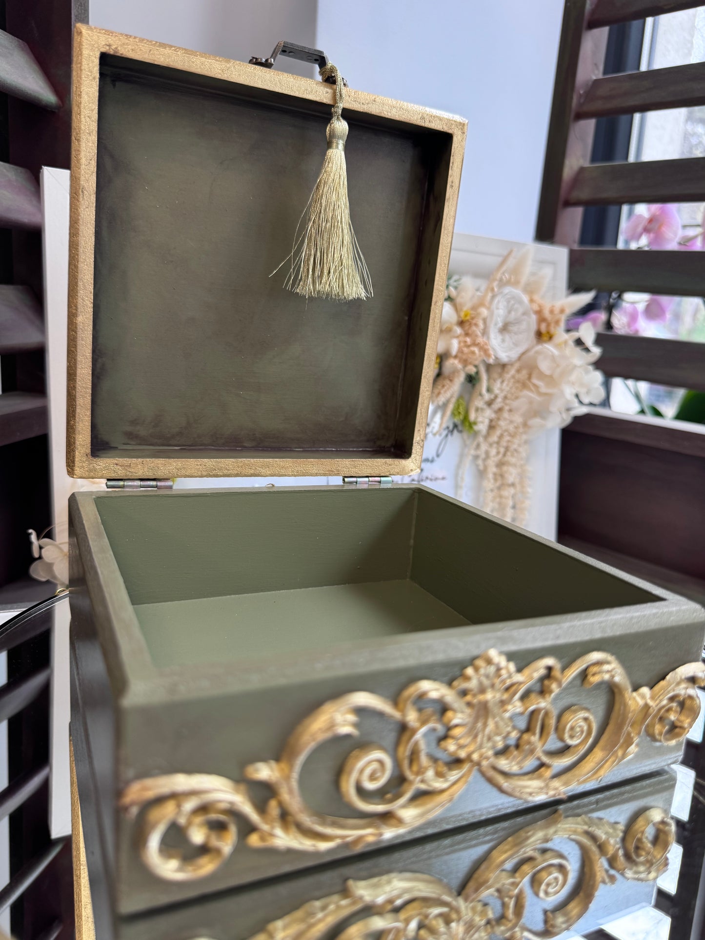 Cutie de bijuterii „Vintage Roses | Olive Elegance” – UNICAT