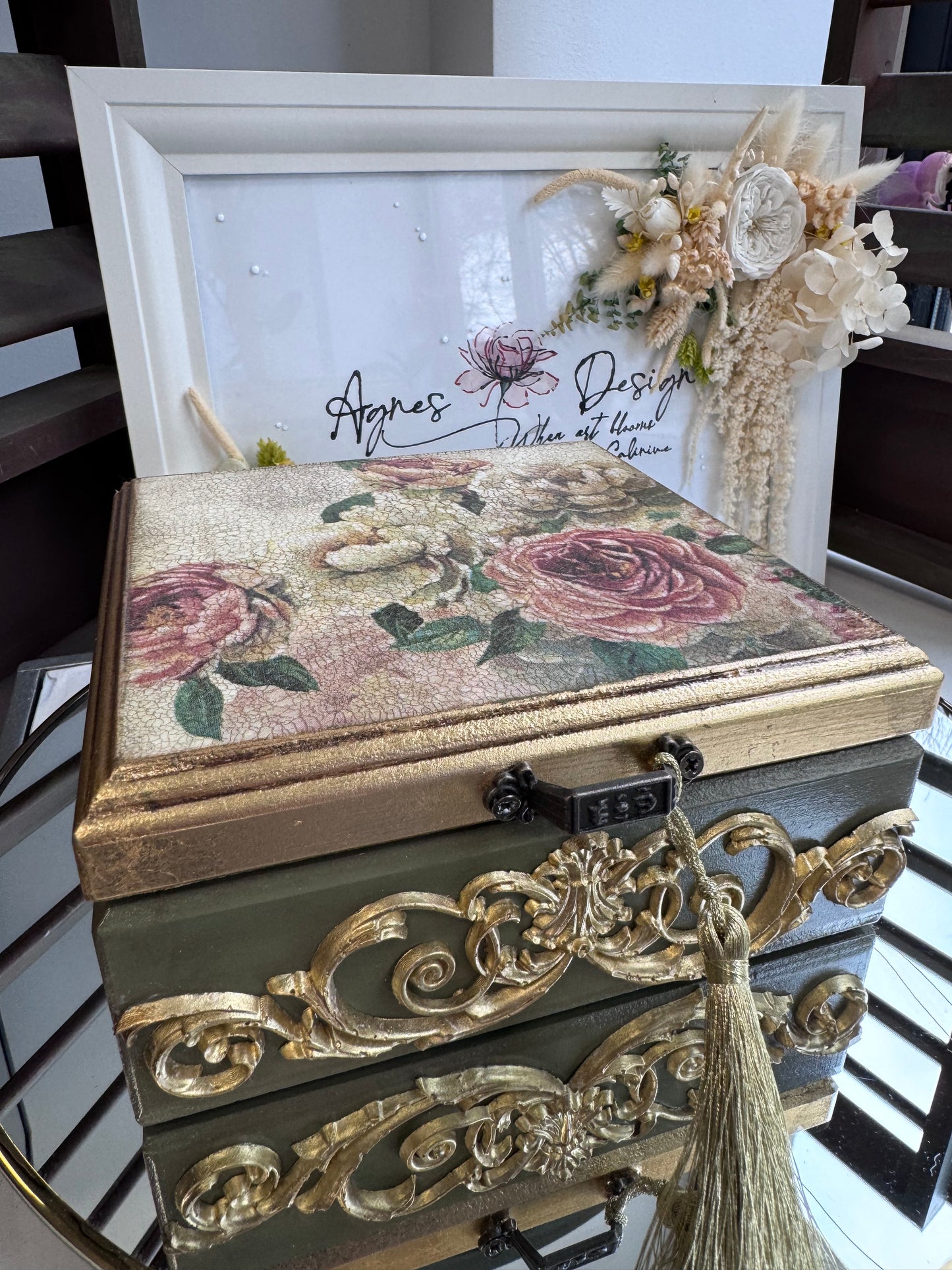 Cutie de bijuterii „Vintage Roses | Olive Elegance” – UNICAT