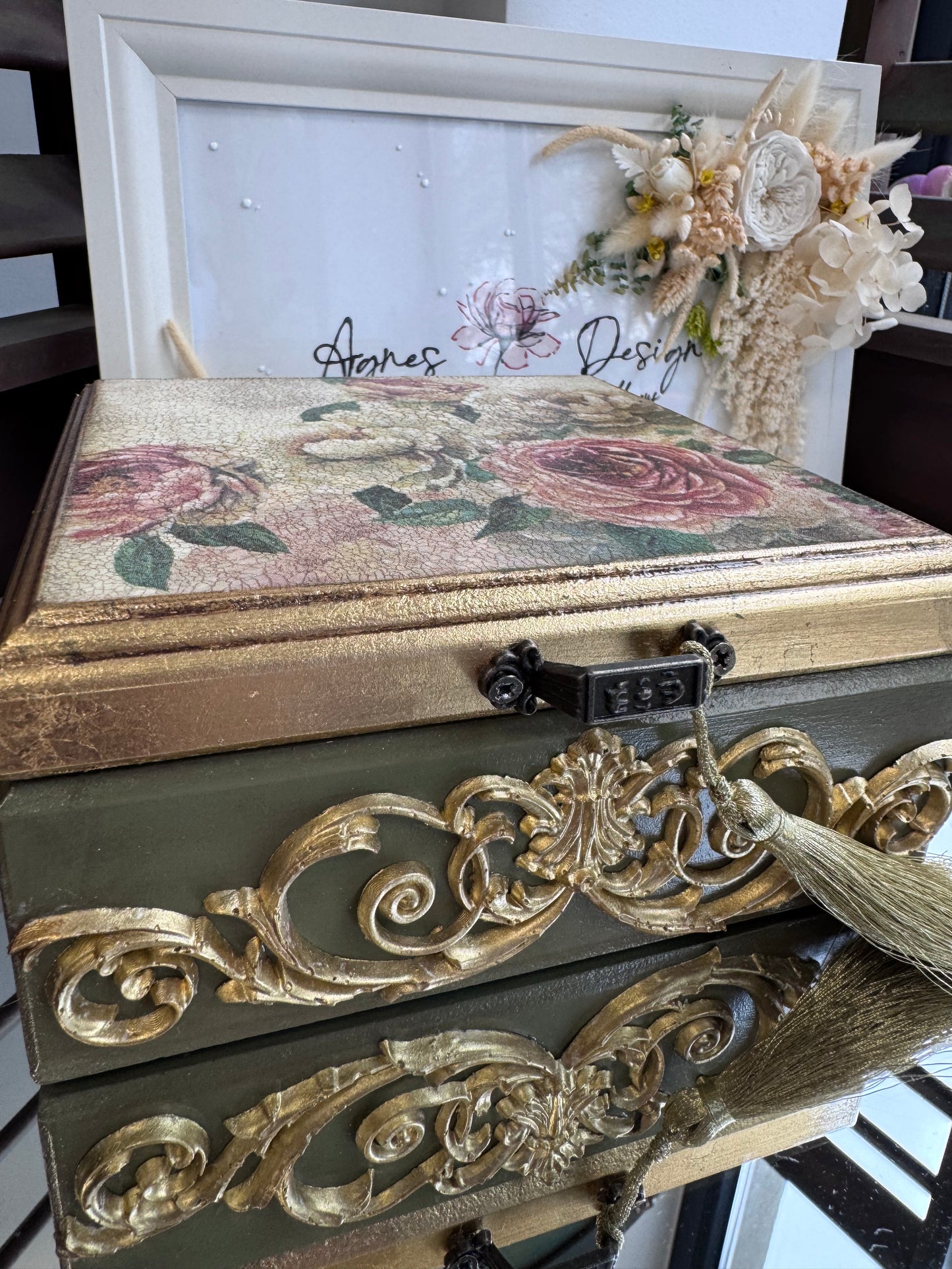 Cutie de bijuterii „Vintage Roses | Olive Elegance” – UNICAT