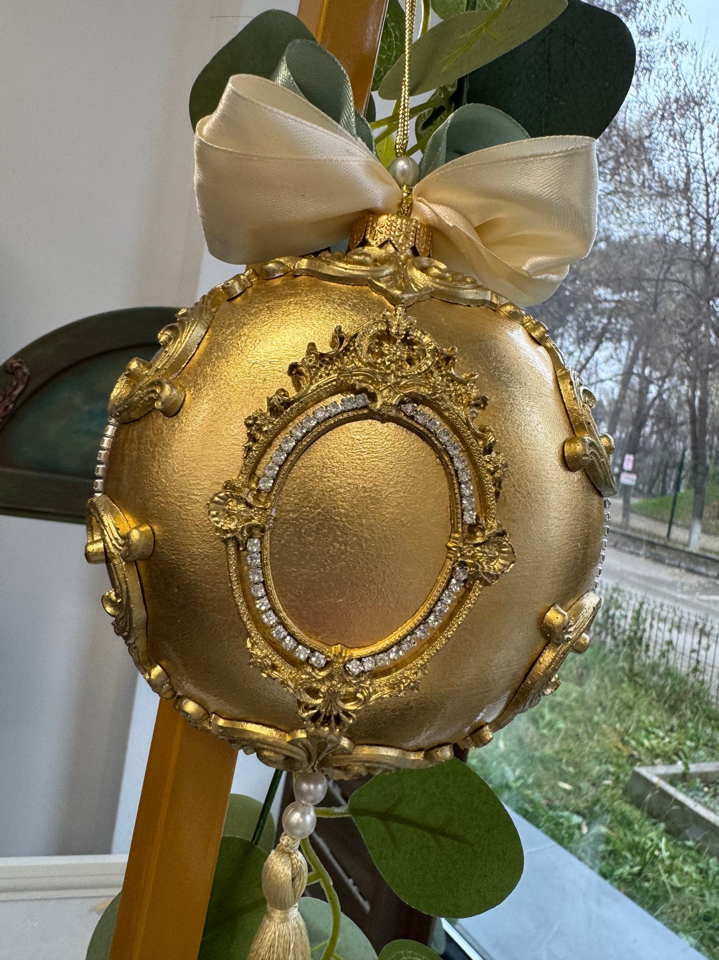 Glob Colecția „Inspirație Verde” – Eleganță Clasică cu Accente Aurii UNICAT