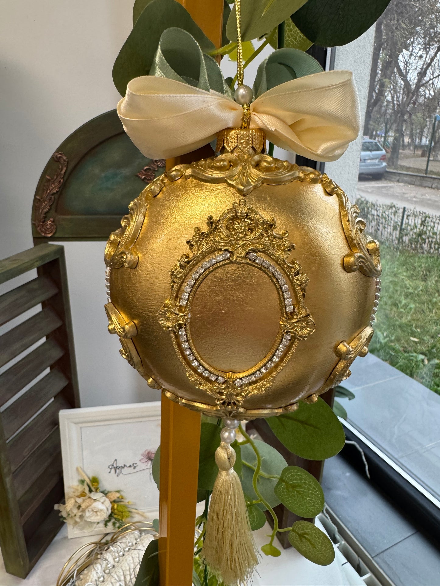 Glob Colecția „Inspirație Verde” – Eleganță Clasică cu Accente Aurii UNICAT