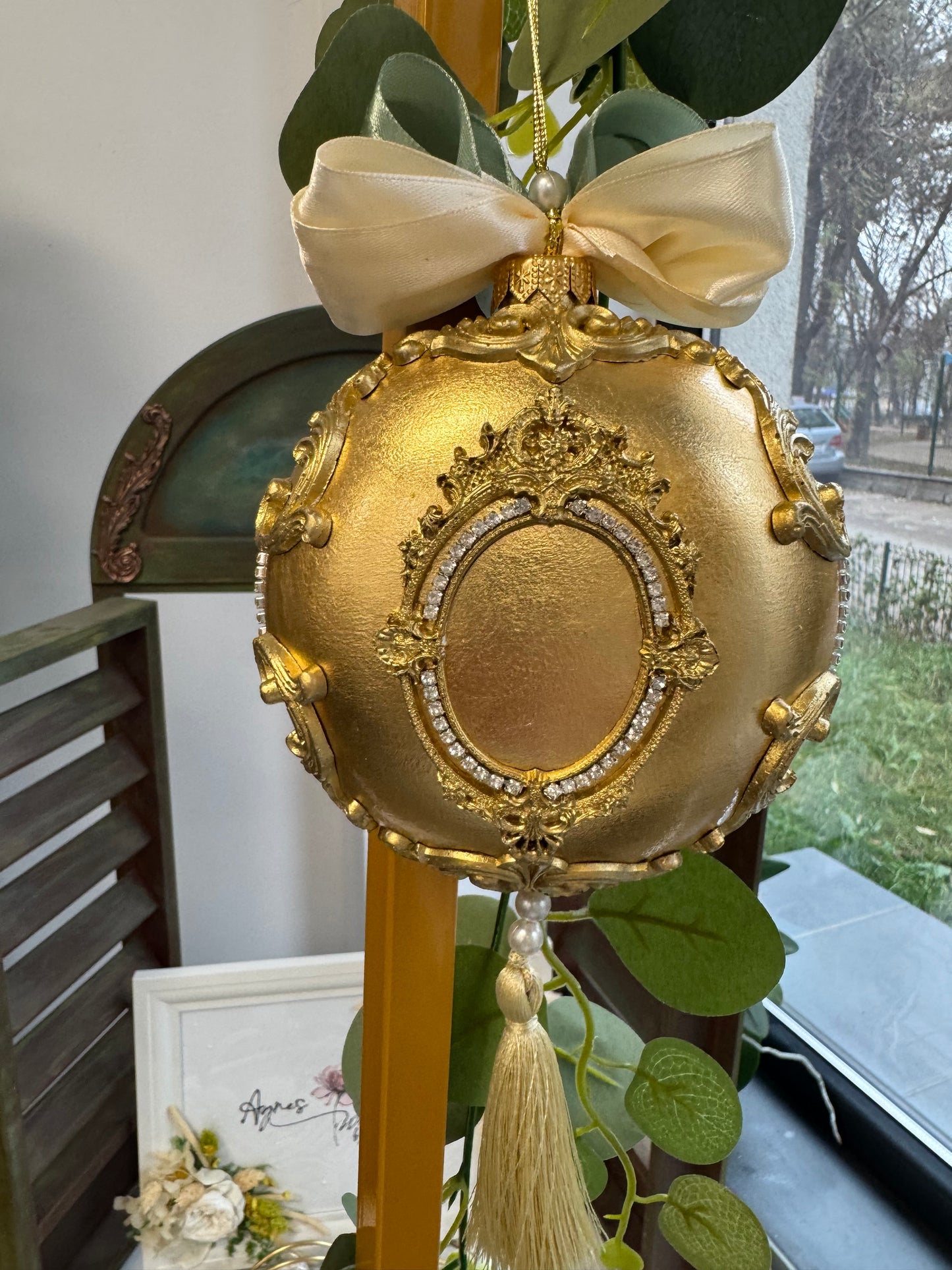 Glob Colecția „Inspirație Verde” – Eleganță Clasică cu Accente Aurii UNICAT