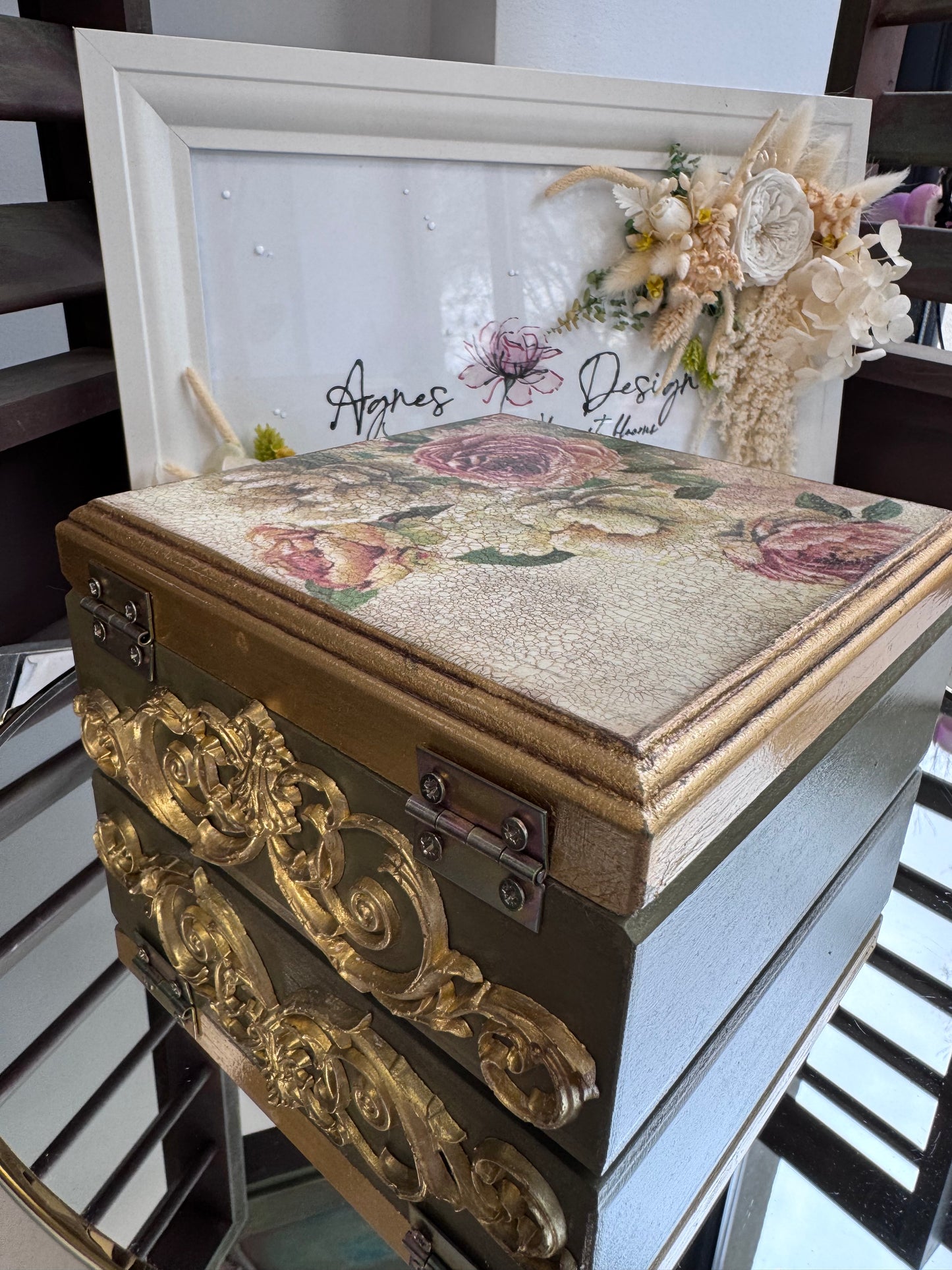 Cutie de bijuterii „Vintage Roses | Olive Elegance” – UNICAT