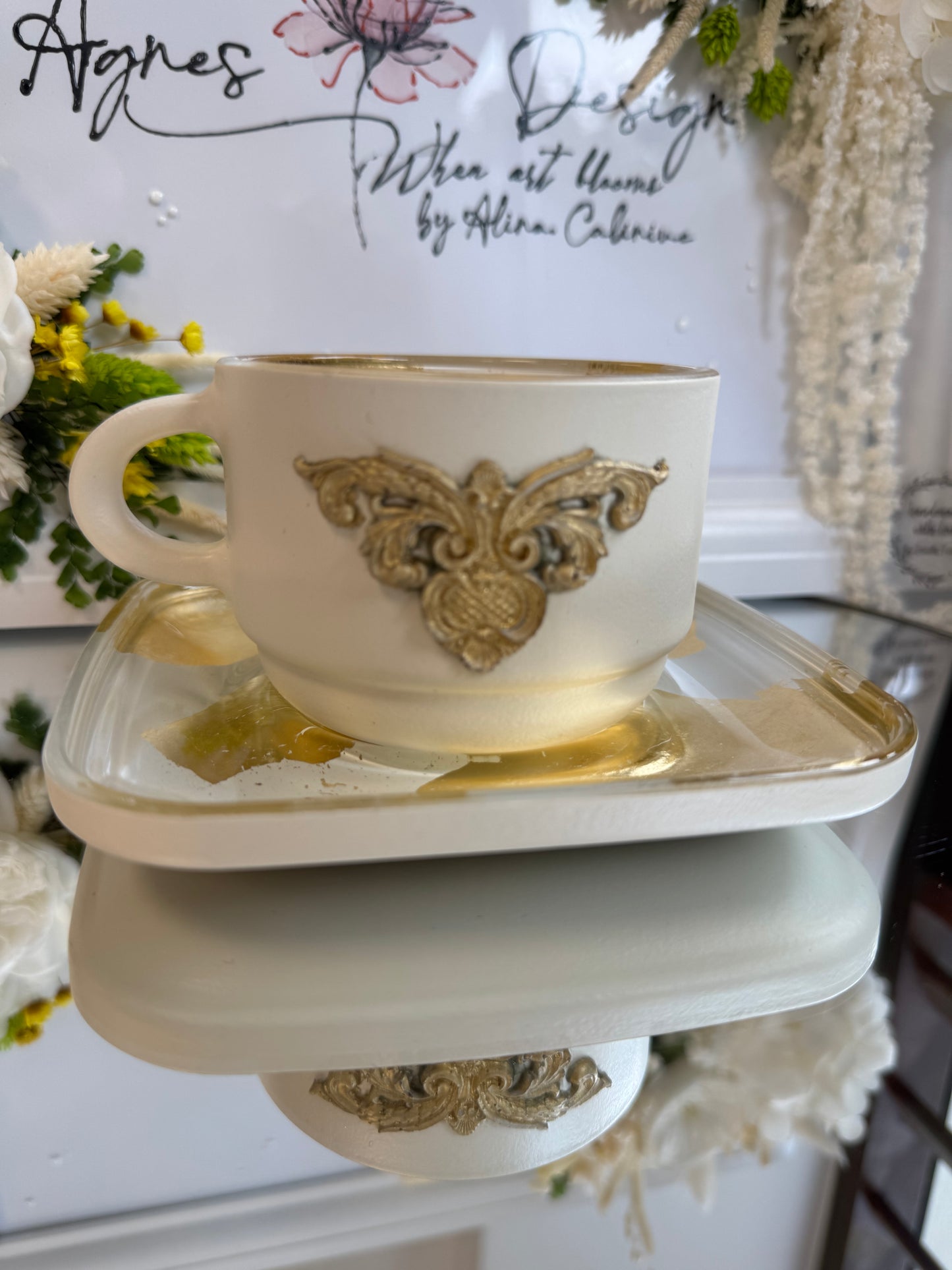 Cană crem cu foiță de aur "Touch of Gold" - UNICAT