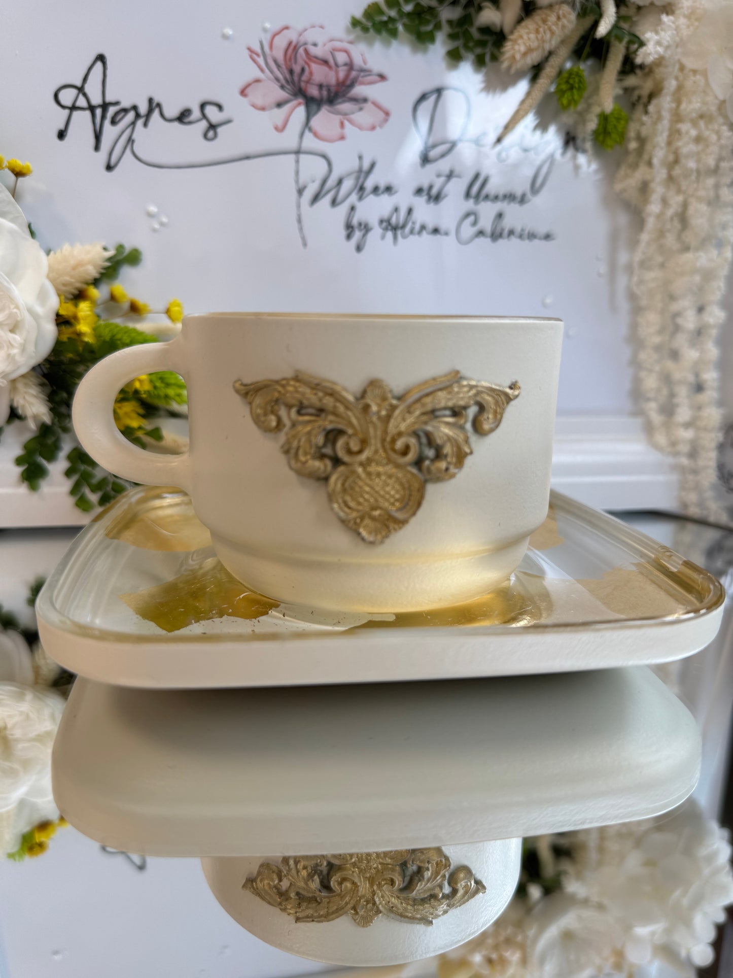 Cană crem cu foiță de aur "Touch of Gold" - UNICAT