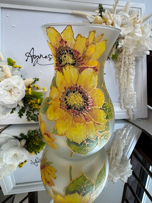 Vază „Floarea Soarelui Aurie” – eleganță mată, cu accente în relief