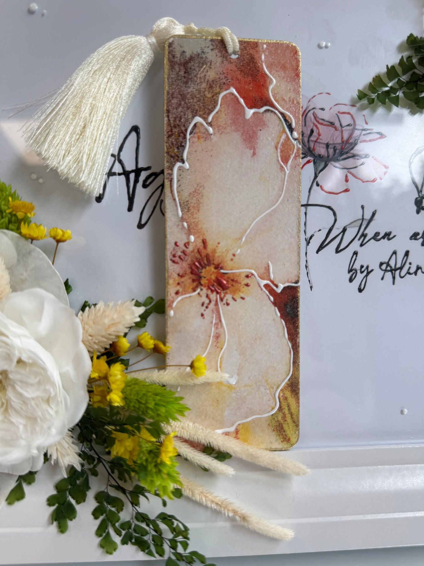 Semn de carte ”Petale de mulțumire” - cadoul perfect pentru un dascăl de neuitat