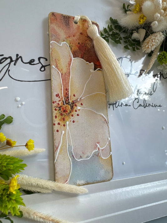 ”Petale de mulțumire” - semn de carte pentru un dascăl de neuitat