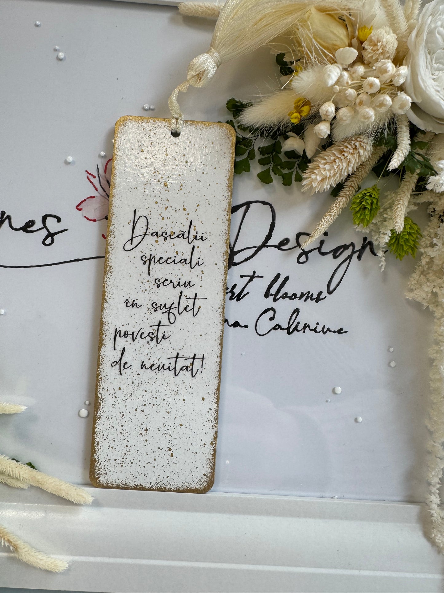 Semn de carte ”Petale de mulțumire” - cadoul perfect pentru un dascăl de neuitat