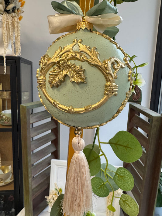 Glob Colecția „Inspirație Verde” – Eleganță Clasică cu Accente Aurii UNICAT