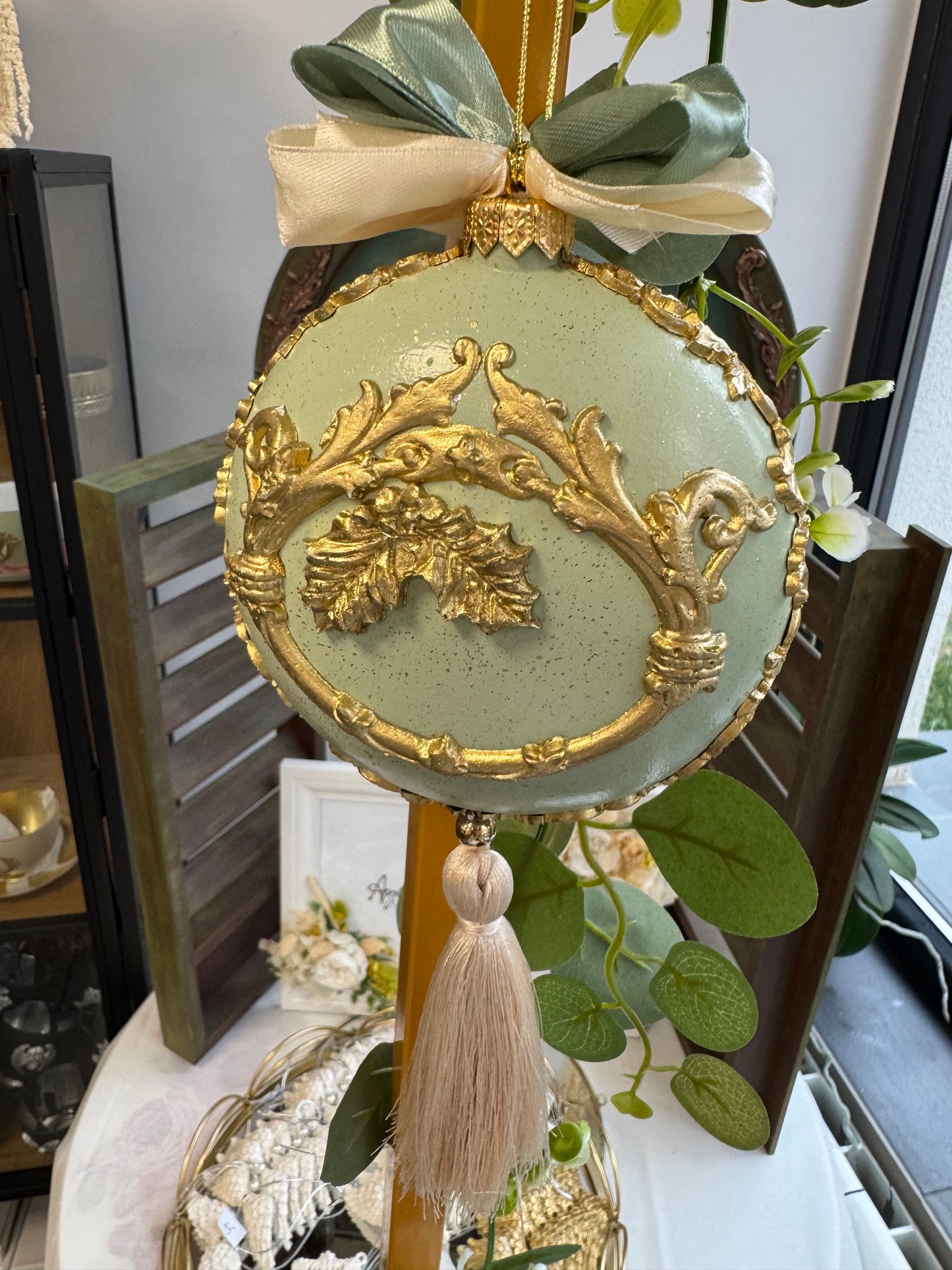 Glob Colecția „Inspirație Verde” – Eleganță Clasică cu Accente Aurii UNICAT